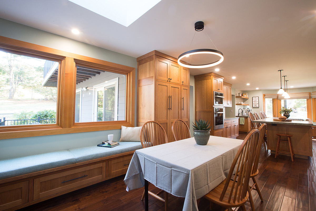 coastal-mountain-kitchen-light-wood-cabinet-window-seating