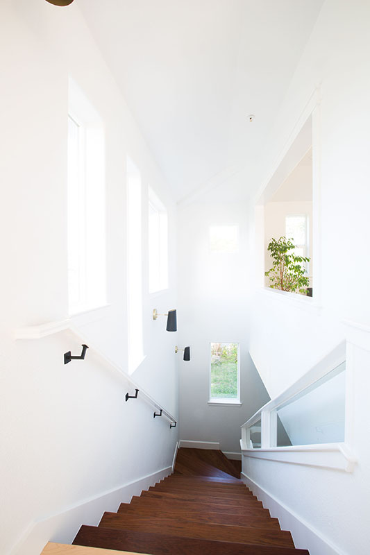 v-contemporary-home-wood-stairwell