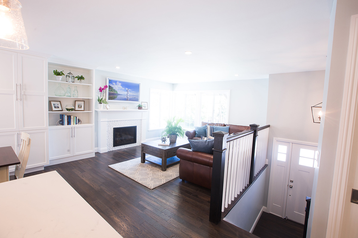 pacific-hilltop-home-living-room-hard-wood-floors