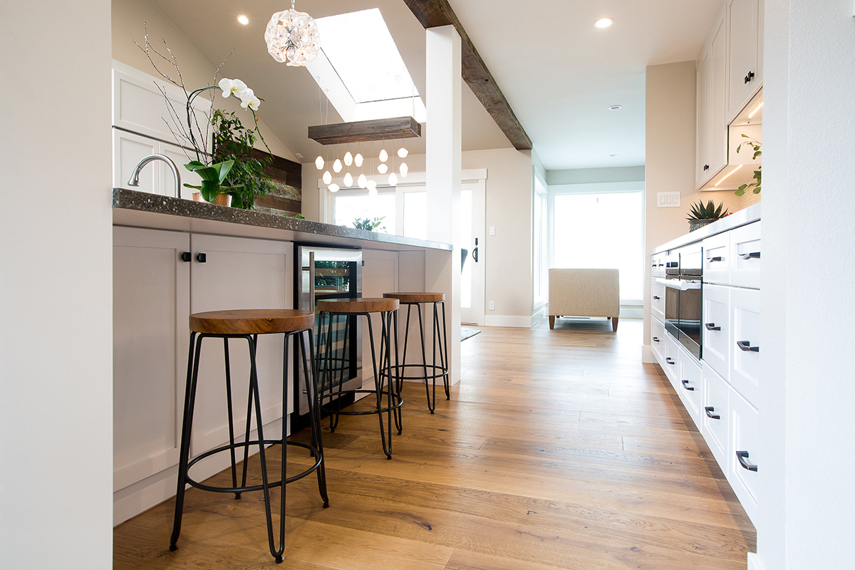 rustic-contemporary-home-white-kitchen-cabinets-grey-countertop