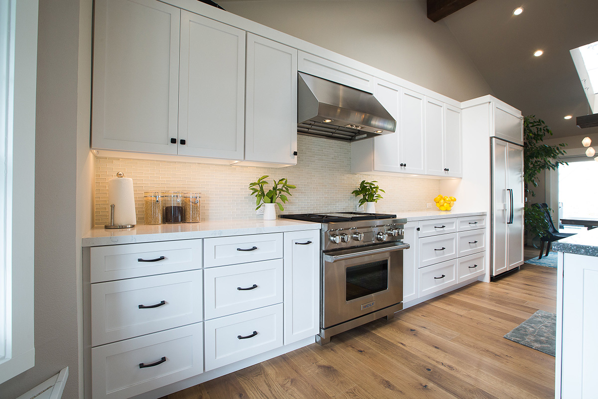 rustic-contemporary-home-white-tile-backsplash-hardwood-floor-kitchen