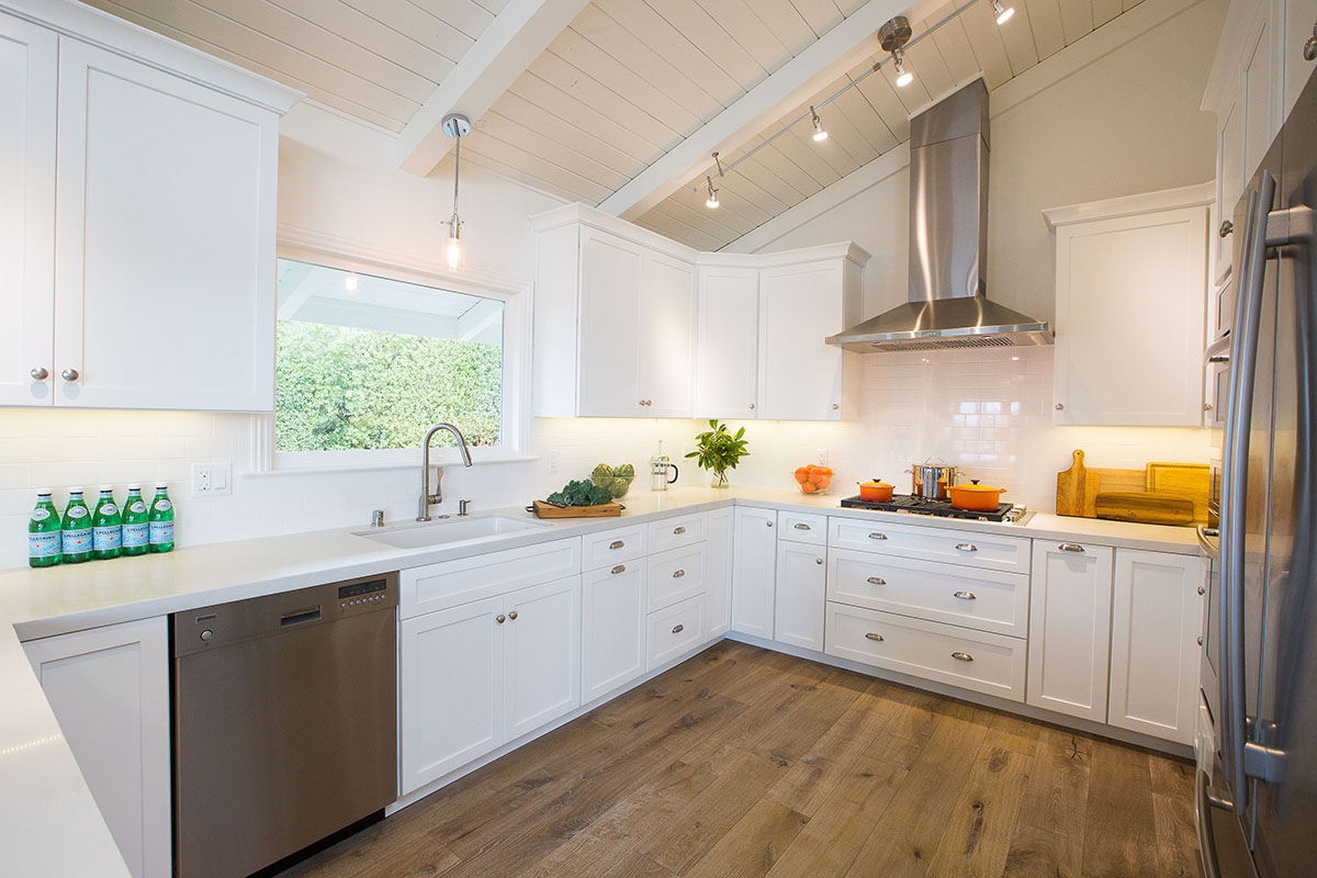 ocean-view-home-kitchen-white-counters