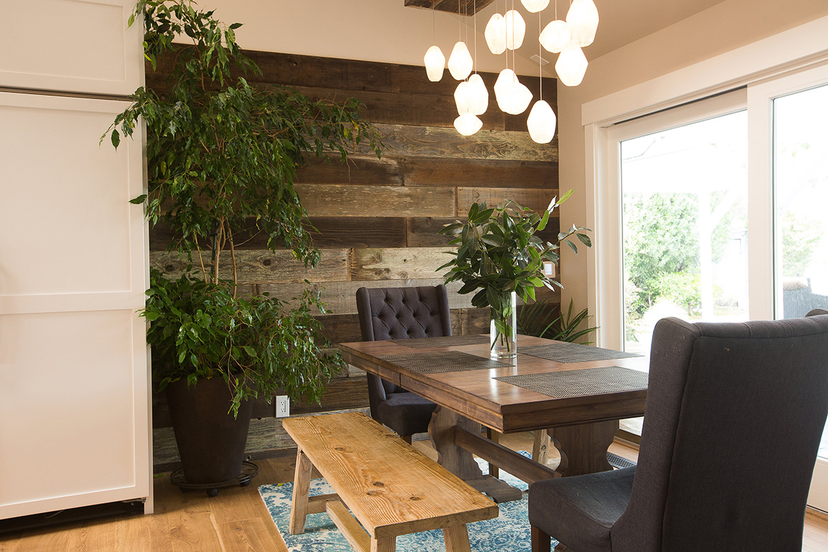 rustic-contemporary-home-dining-wood-panel-wall